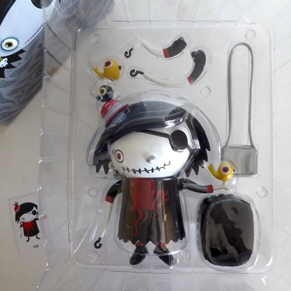 RARE NEW 9” LE 200 2005 OCTOCITY SCARY GIRL PIRATE DESIGNER VINYL FIGURE - Picture 3 of 16